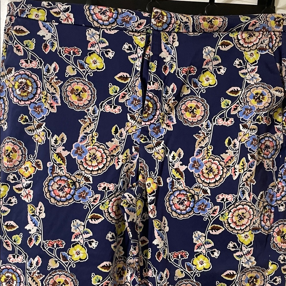 Tommy Hilfiger Floral Ankle Pants | Size 10 - Picture 4 of 6
